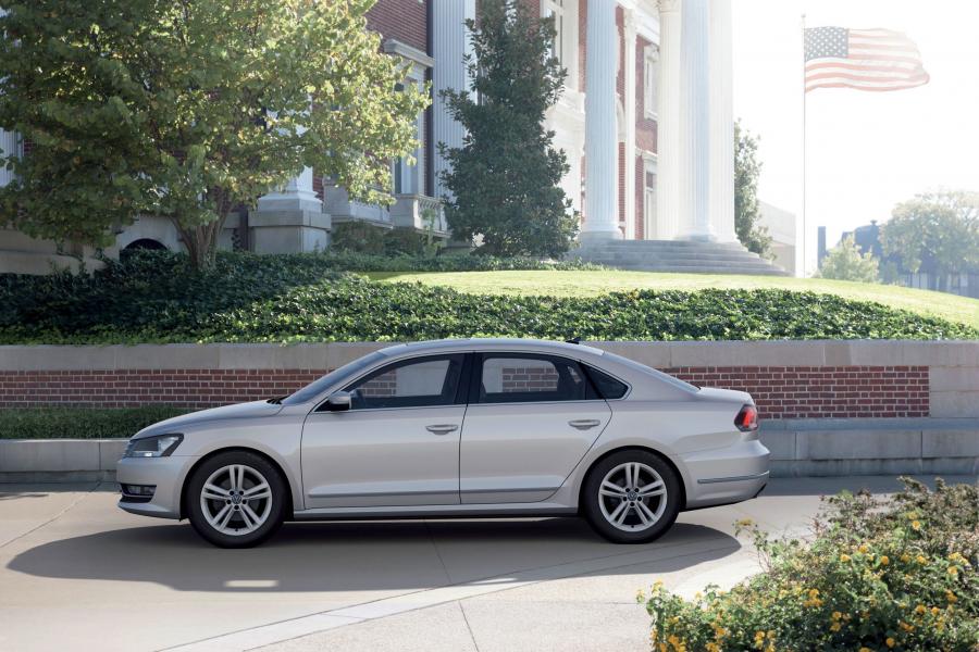  Volkswagen Passat 2011 года  (US) (фото 62 из 111)